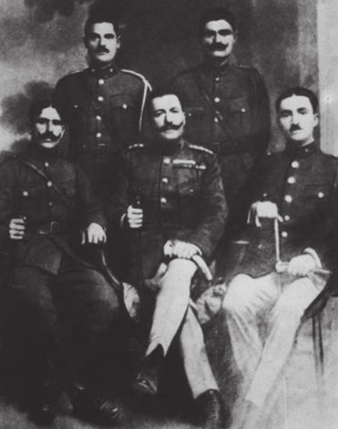 Ο Παύλος Γύπαρης στα Τάγματα Ασφαλείας που συγκροτήθηκαν το 1918 μαζί με άλλα μέλη της ίδιας οικογένειας.
